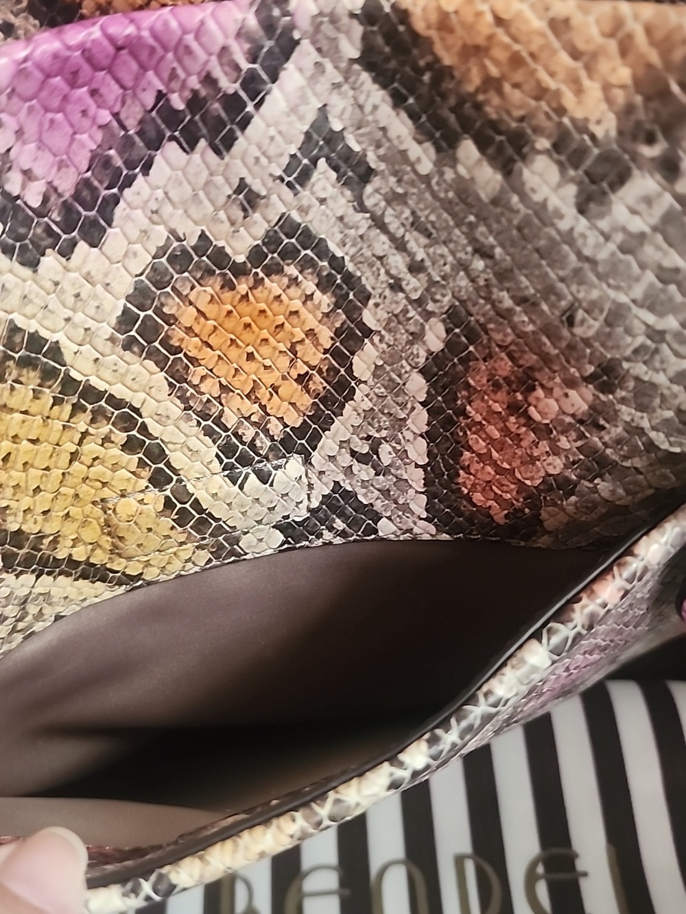 Henri Bendel Leather Crossbody/ Shoulder Bag Like New Condition - Picture 17 of 17